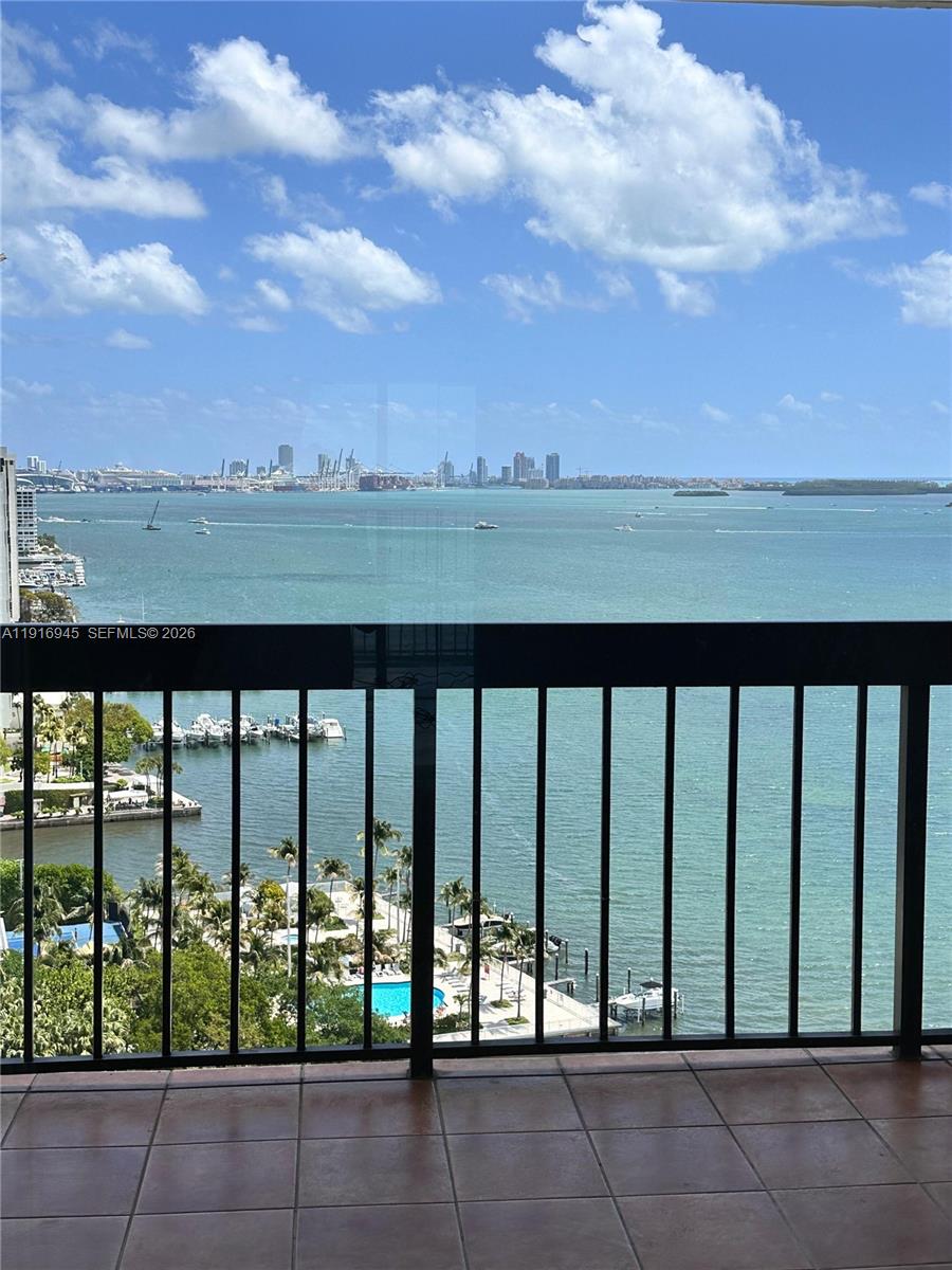 2333 Brickell Ave #2215, Miami FL 33129