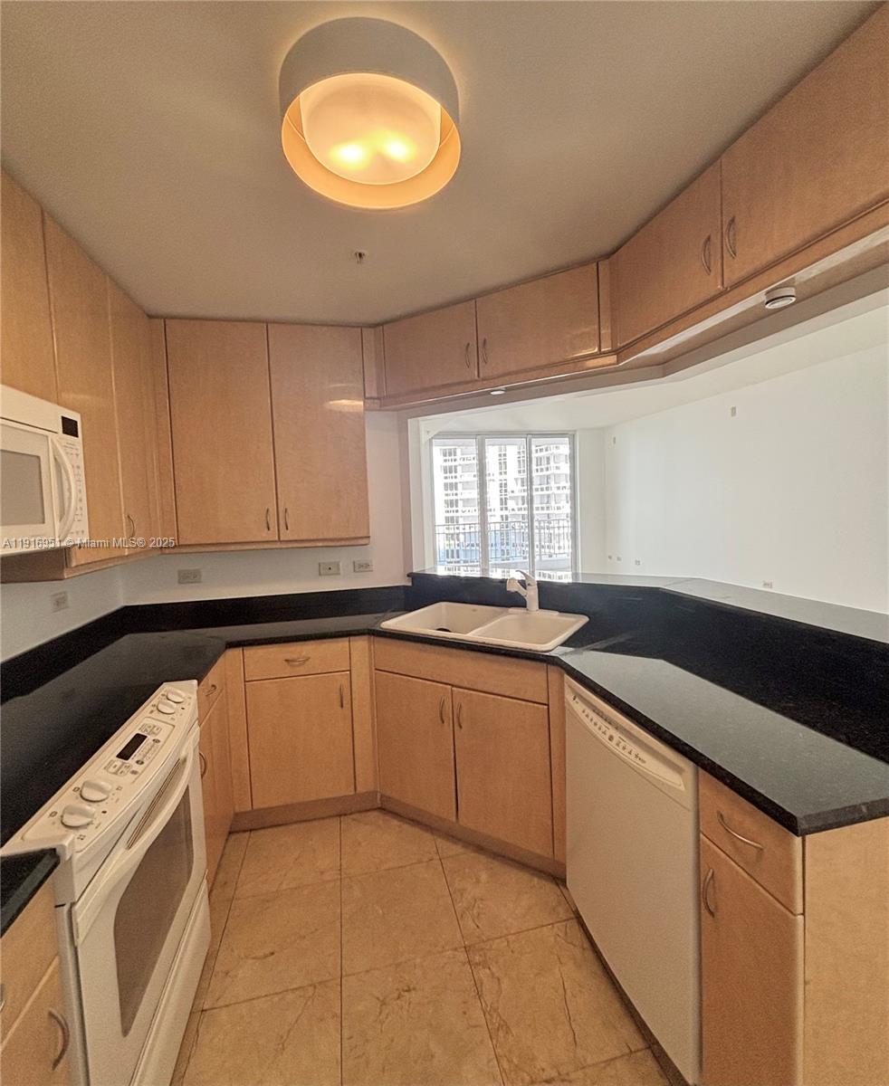 801 Brickell Key Blvd #1608, Miami FL 33131
