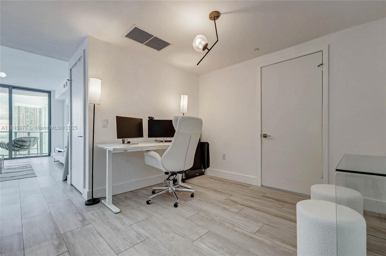 121 NE 34th St #2905, Miami FL 33137
