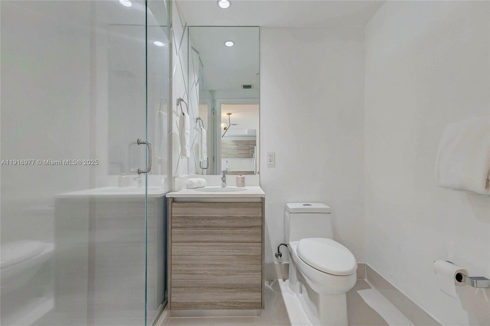 121 NE 34th St #2905, Miami FL 33137