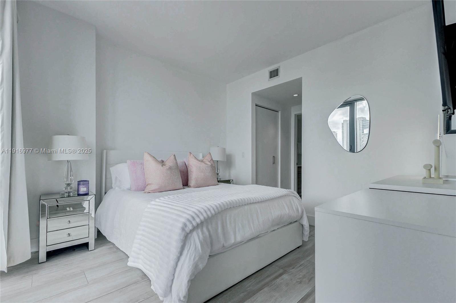 121 NE 34th St #2905, Miami FL 33137