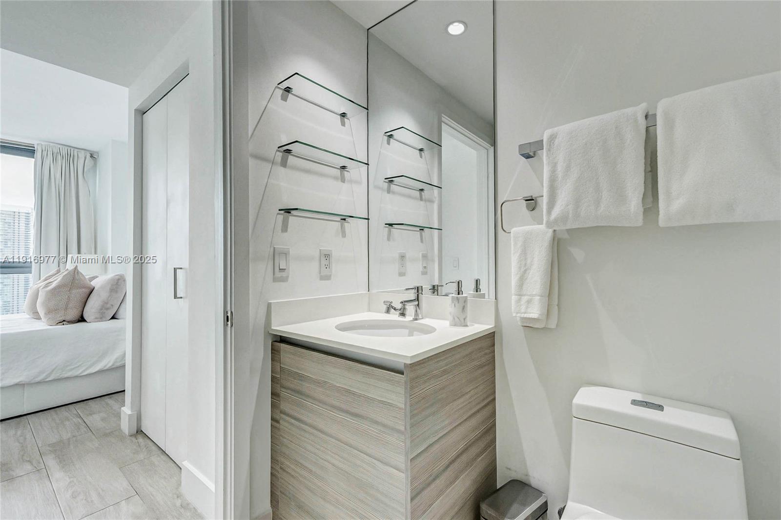 121 NE 34th St #2905, Miami FL 33137