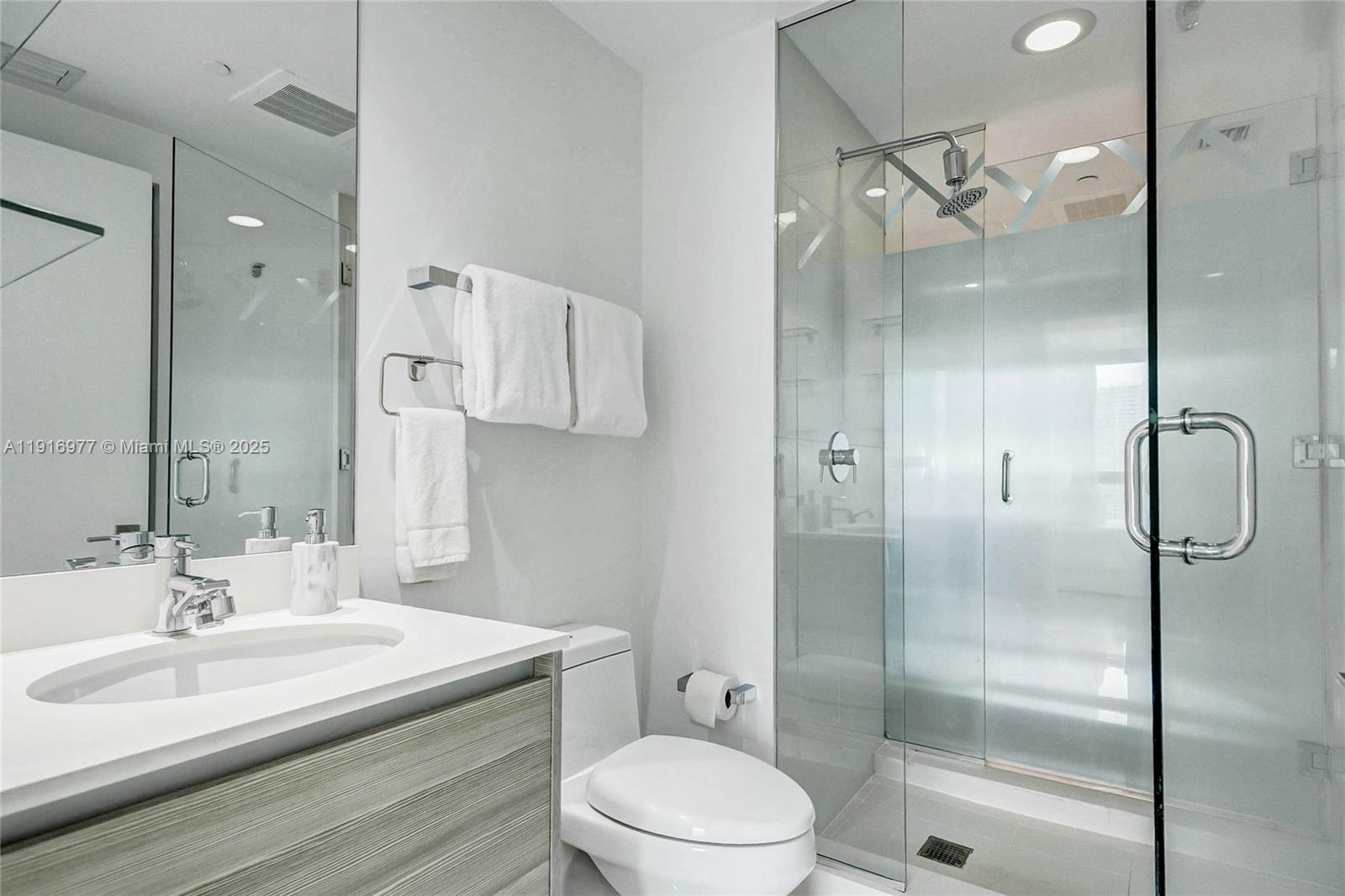 121 NE 34th St #2905, Miami FL 33137