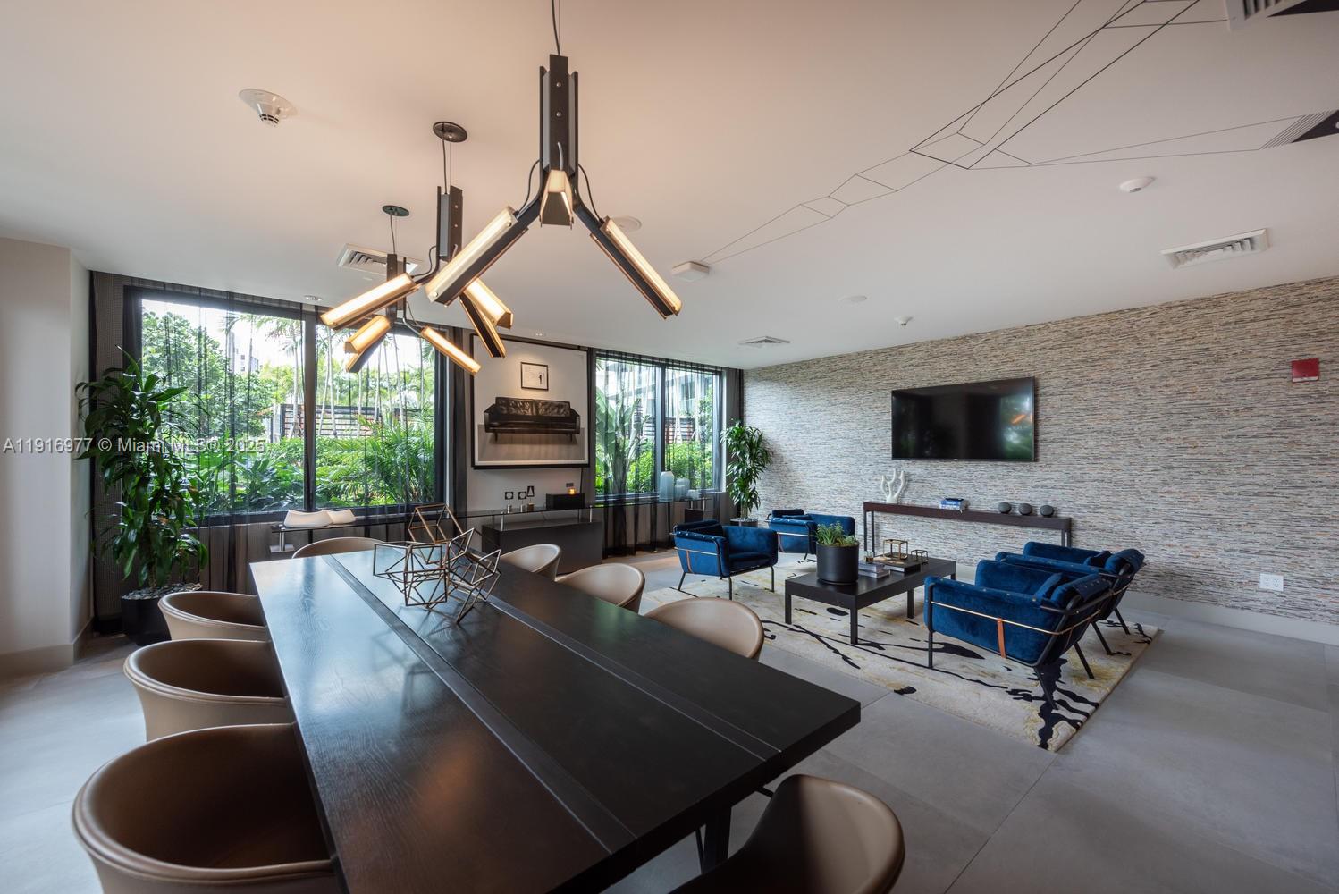 121 NE 34th St #2905, Miami FL 33137