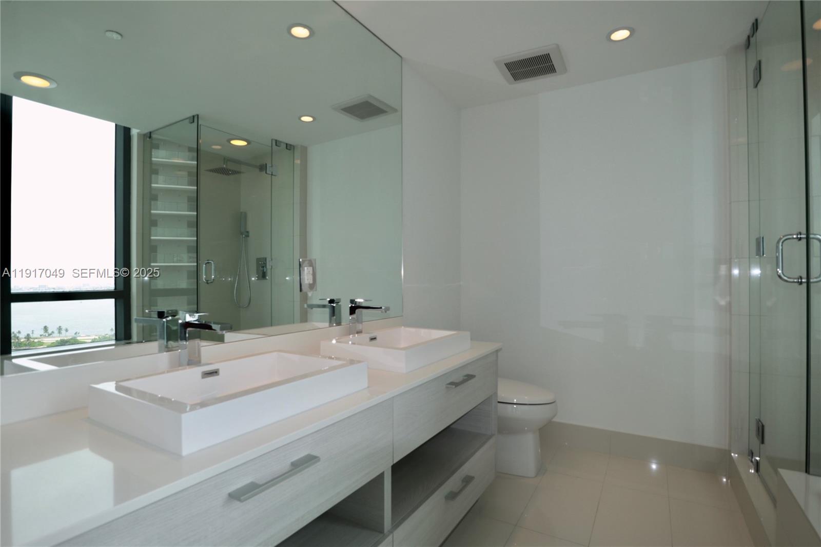 650 NE 32 #1207, Miami FL 33137