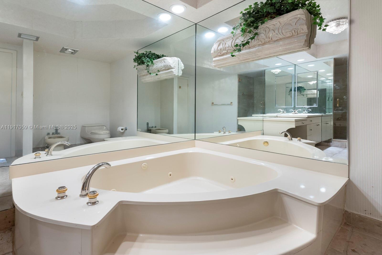 20281 E Country Club Dr #1009, Aventura FL 33180