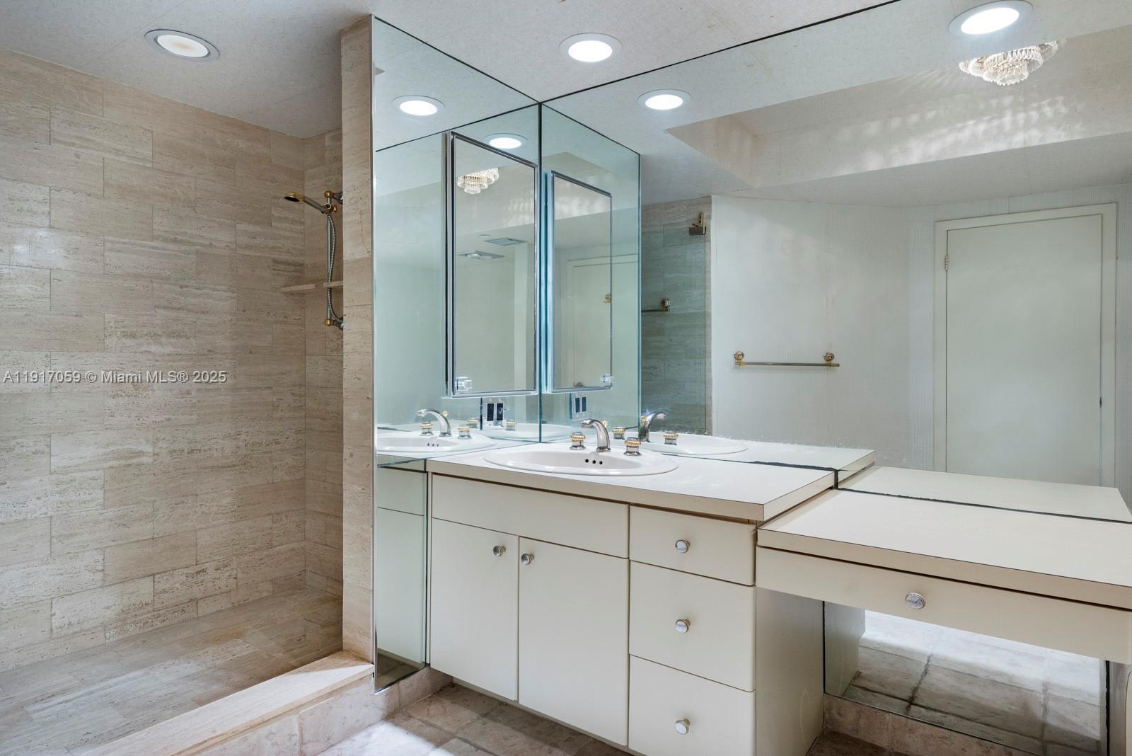 20281 E Country Club Dr #1009, Aventura FL 33180
