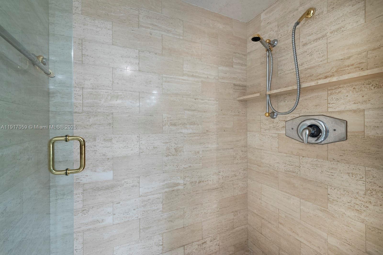 20281 E Country Club Dr #1009, Aventura FL 33180