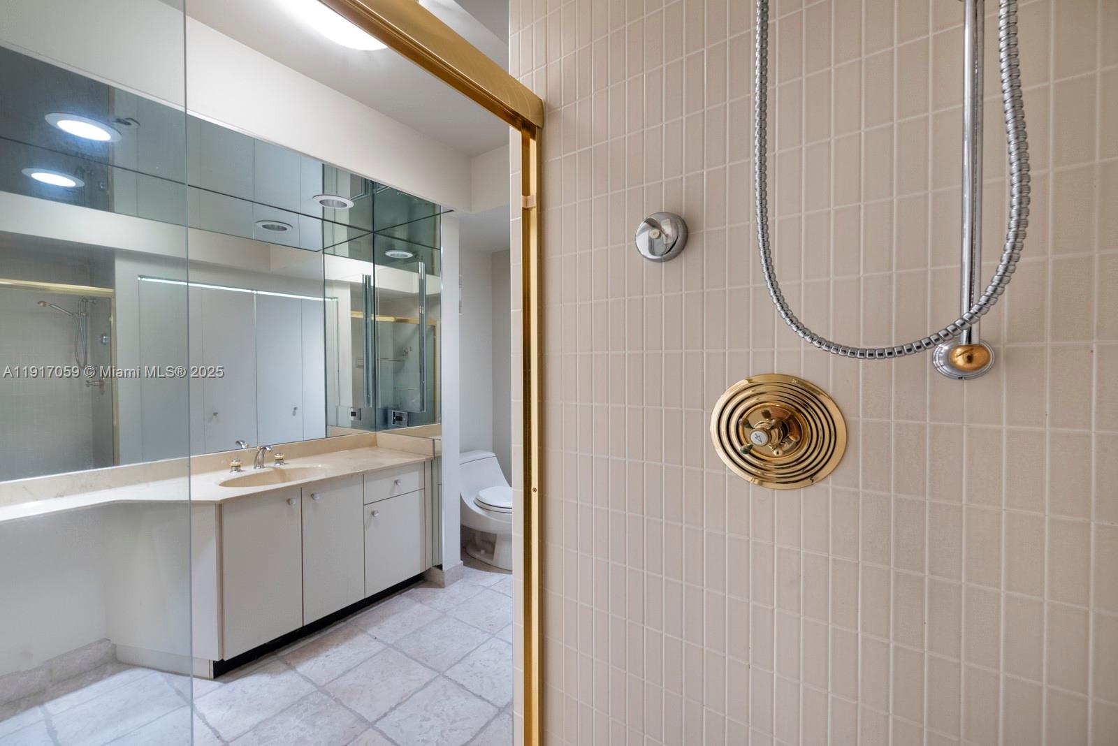 20281 E Country Club Dr #1009, Aventura FL 33180