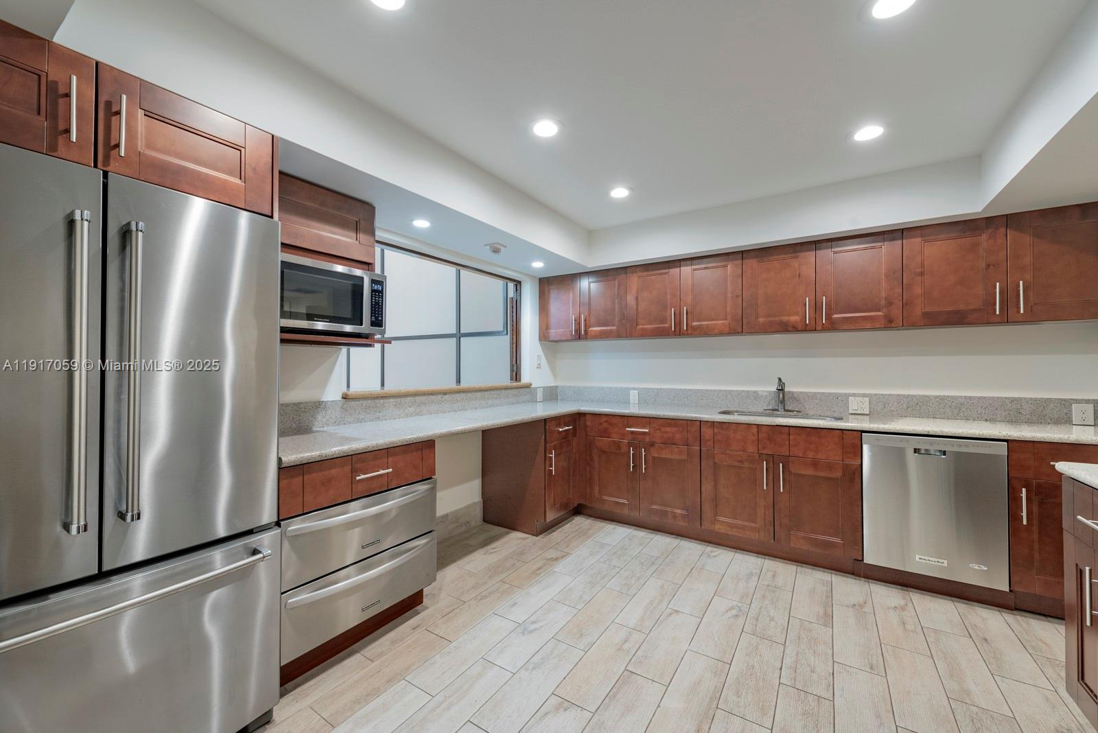 20281 E Country Club Dr #1009, Aventura FL 33180