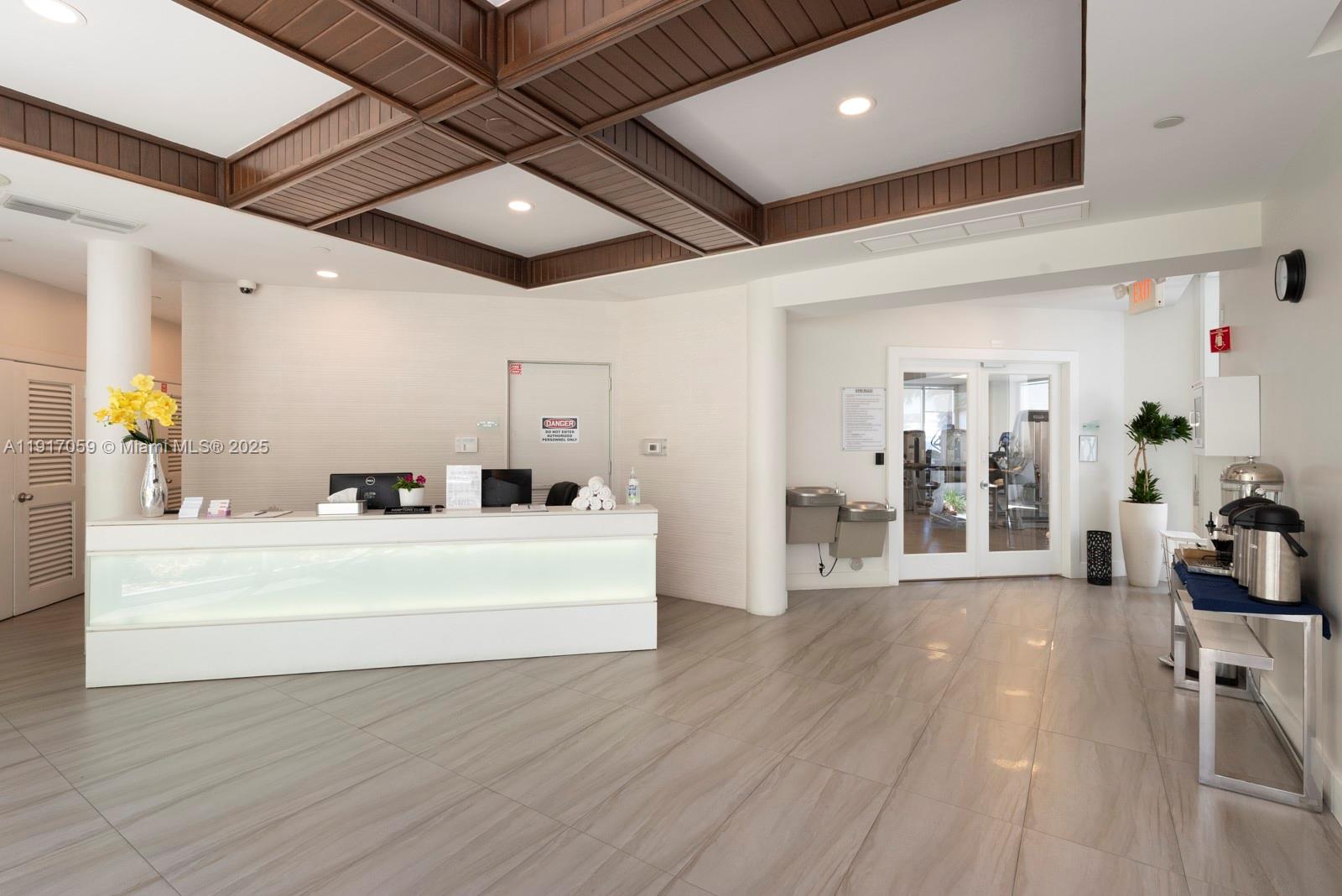 20281 E Country Club Dr #1009, Aventura FL 33180