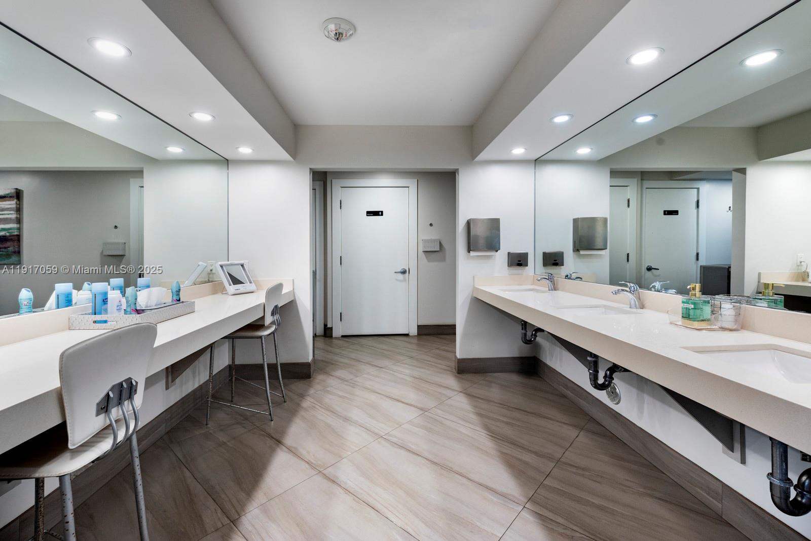 20281 E Country Club Dr #1009, Aventura FL 33180