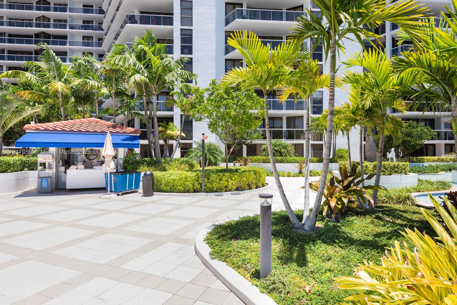20281 E Country Club Dr #1009, Aventura FL 33180