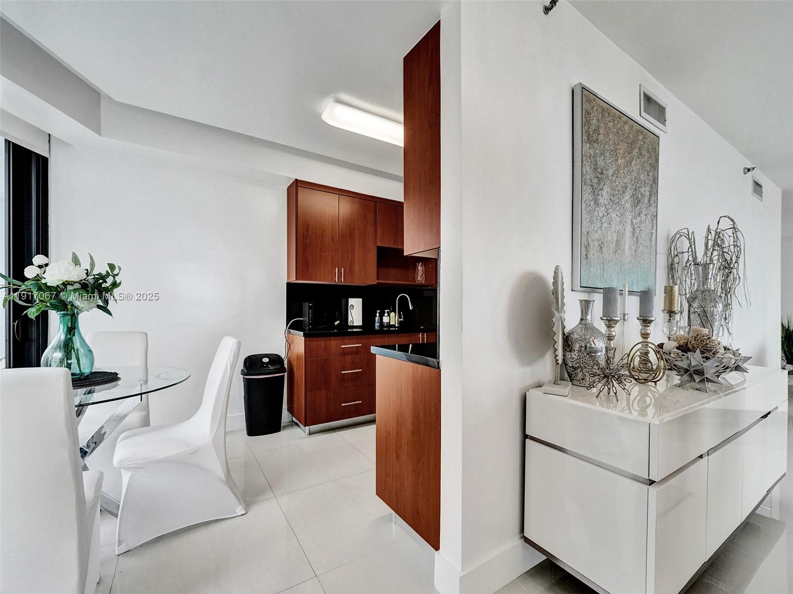 20281 E Country Club Dr #1114, Aventura FL 33180