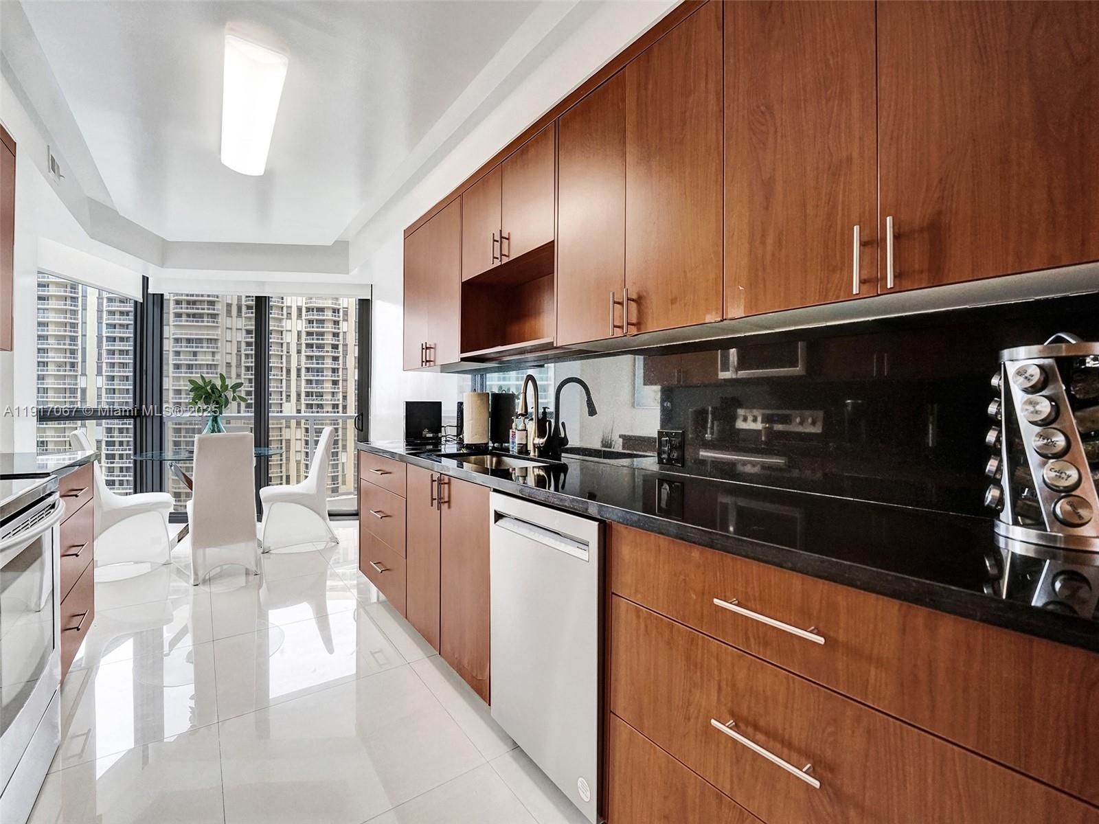 20281 E Country Club Dr #1114, Aventura FL 33180