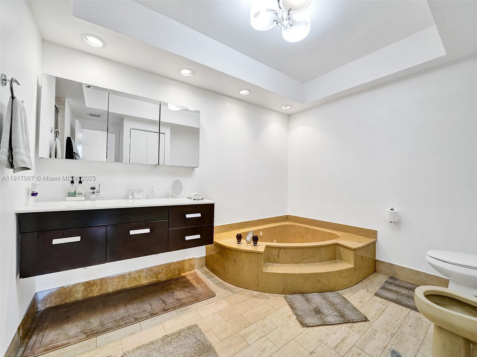 20281 E Country Club Dr #1114, Aventura FL 33180
