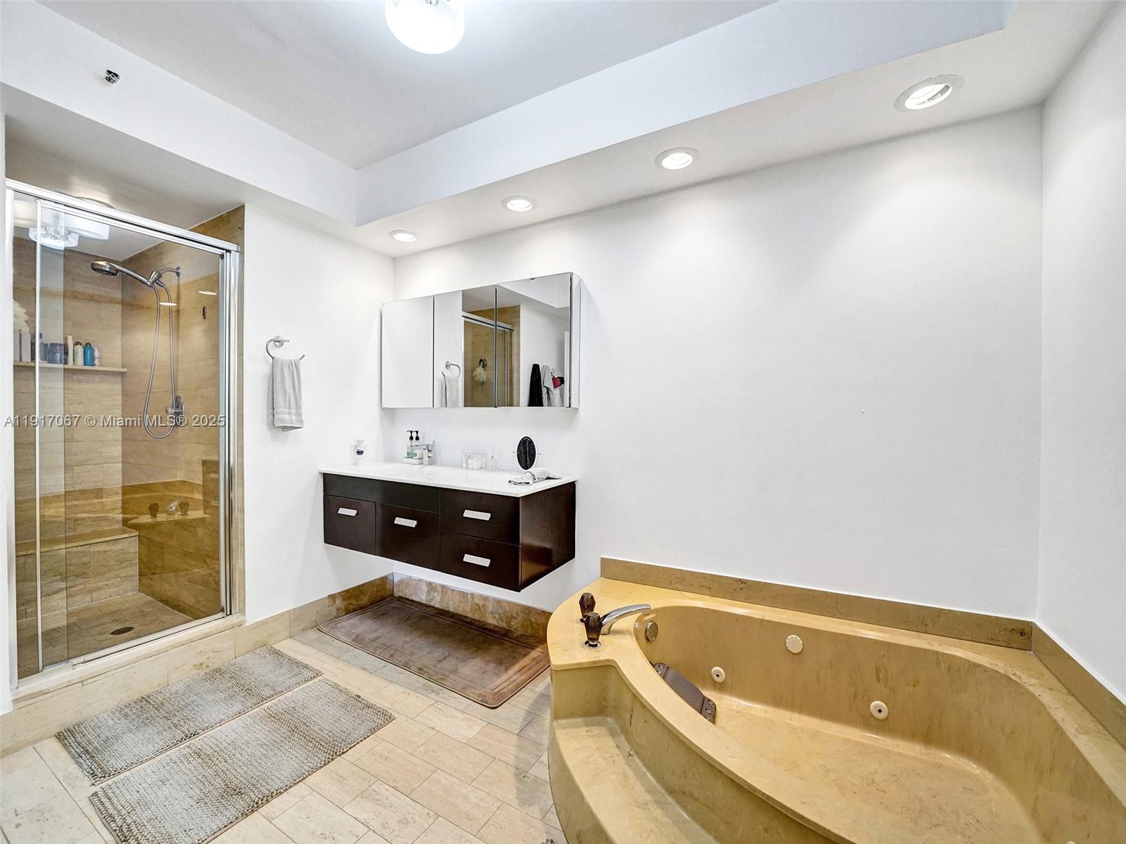 20281 E Country Club Dr #1114, Aventura FL 33180