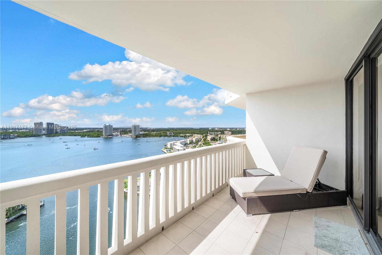 1000 W Island Blvd #2407, Aventura FL 33160