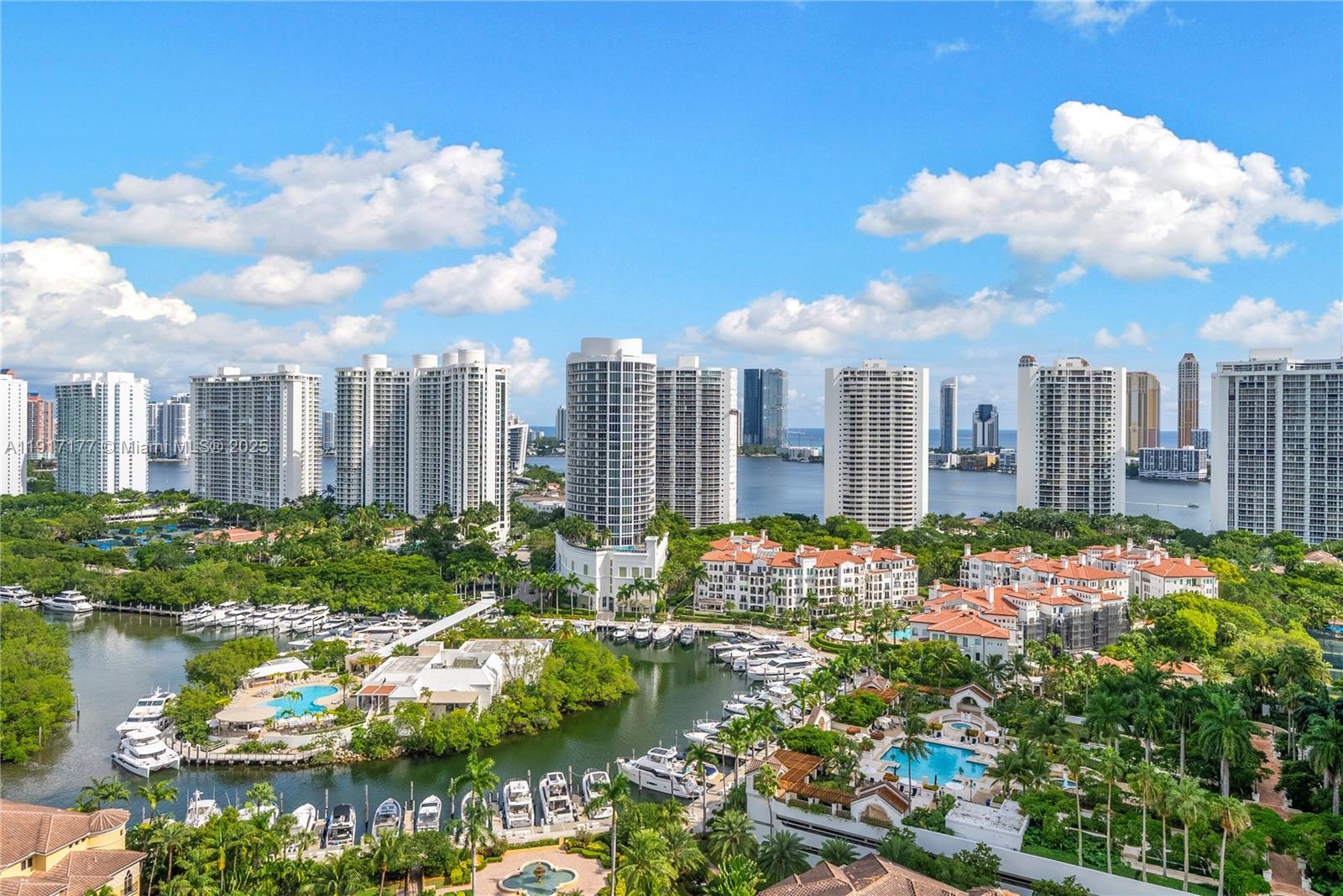 1000 W Island Blvd #2407, Aventura FL 33160
