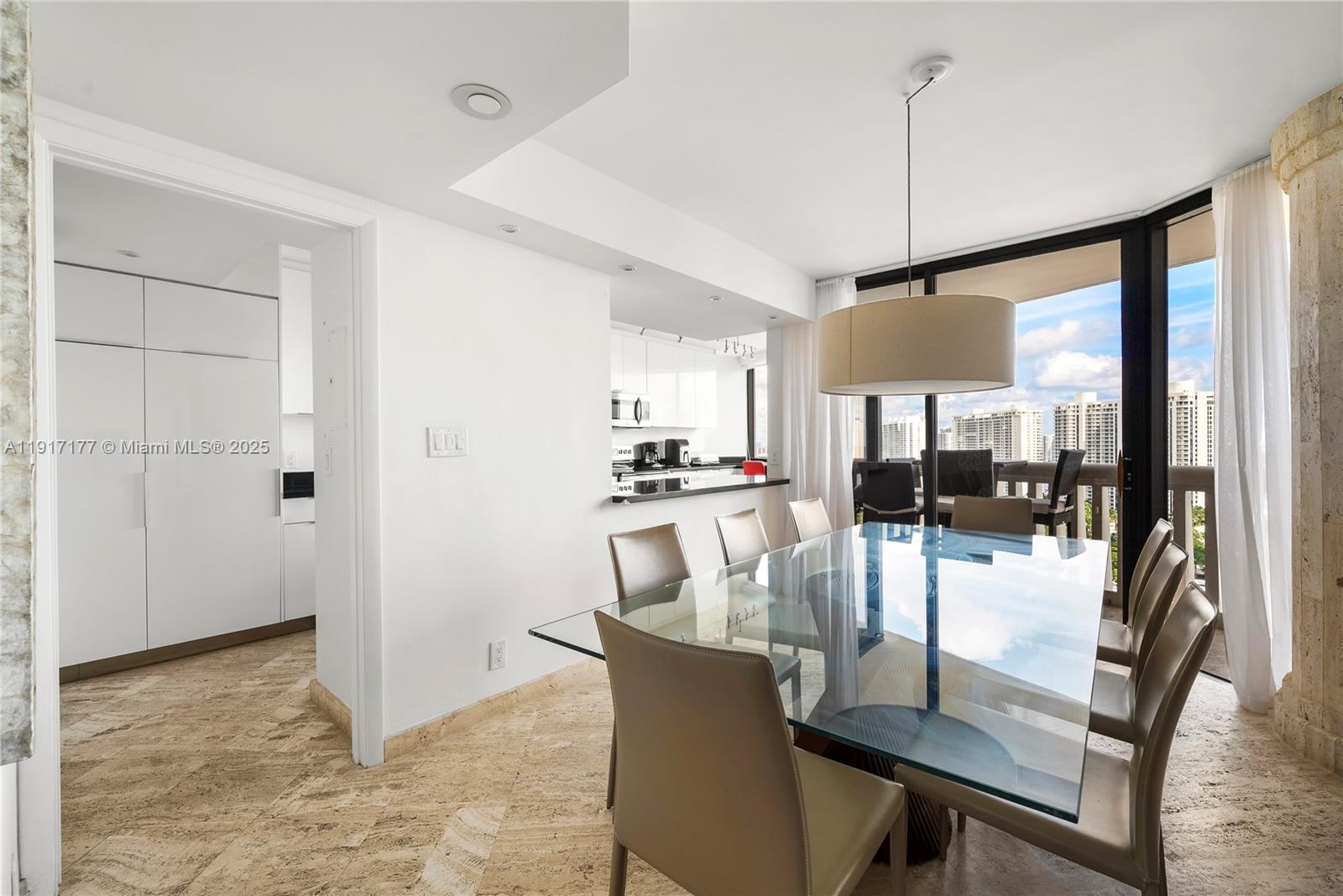 1000 W Island Blvd #2407, Aventura FL 33160