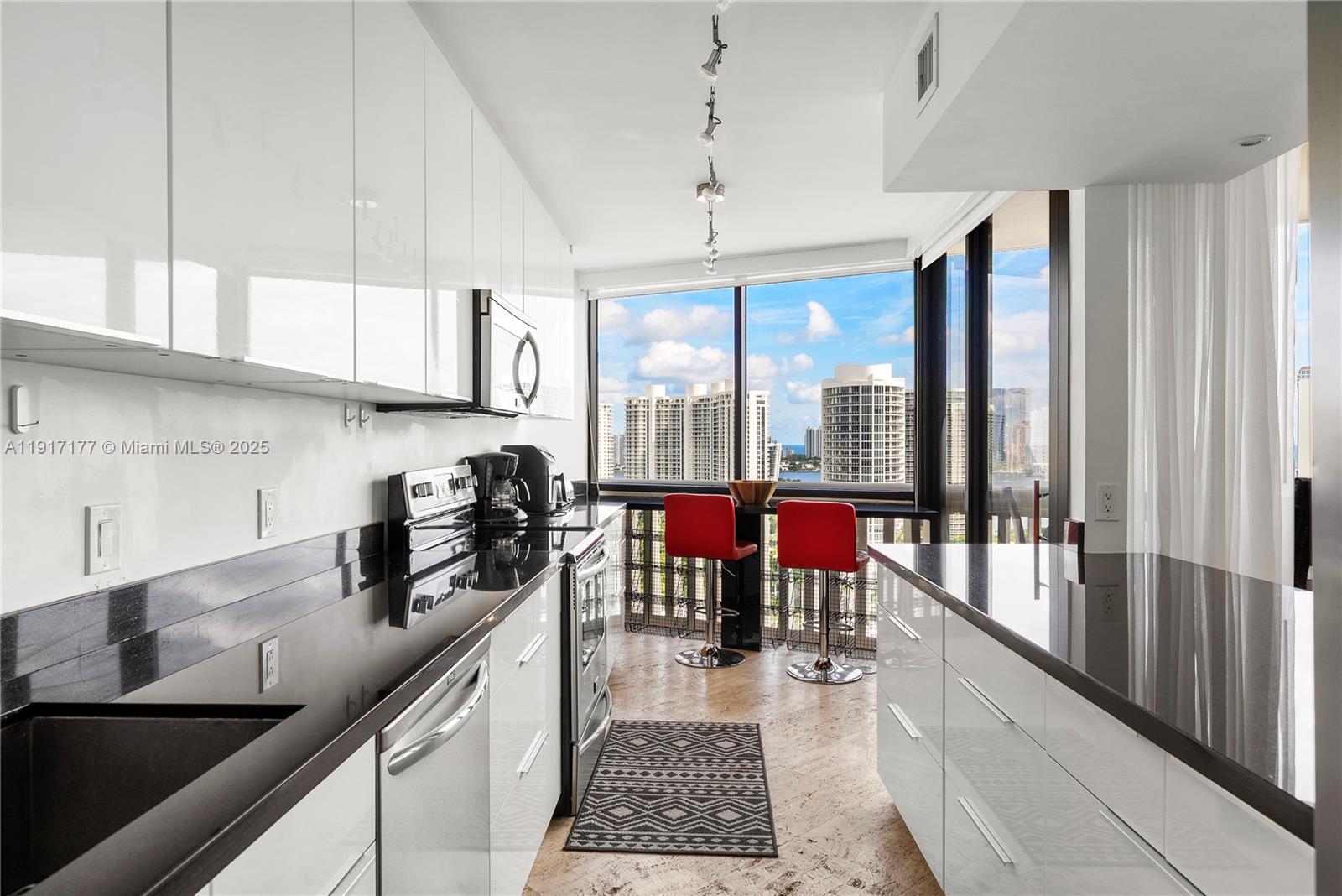 1000 W Island Blvd #2407, Aventura FL 33160