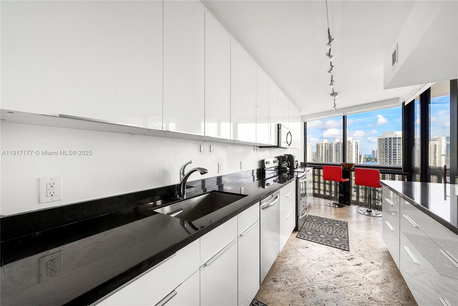 1000 W Island Blvd #2407, Aventura FL 33160