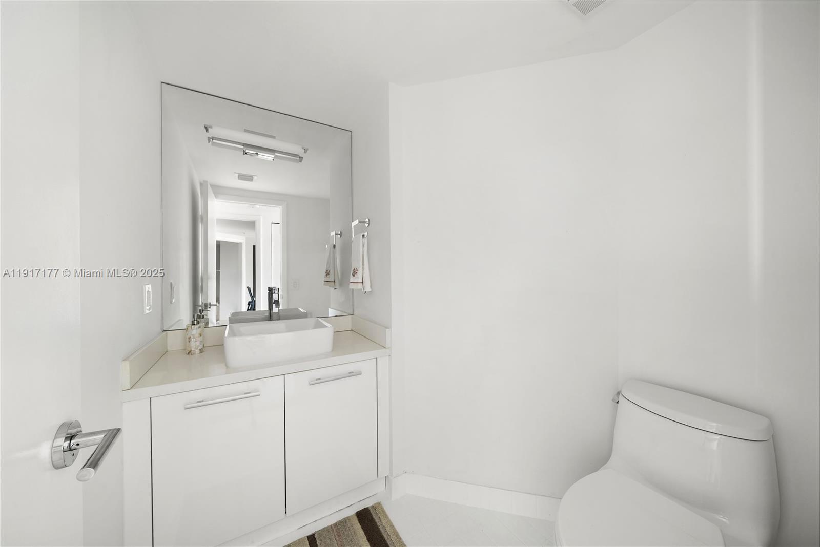 1000 W Island Blvd #2407, Aventura FL 33160