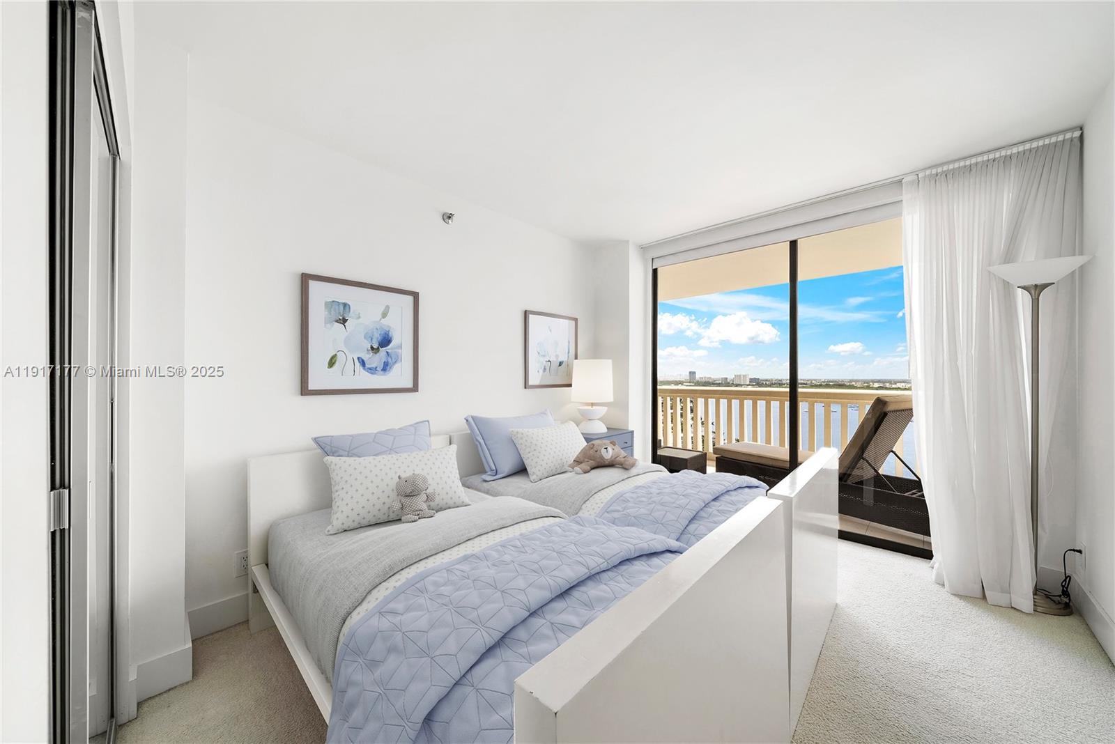 1000 W Island Blvd #2407, Aventura FL 33160