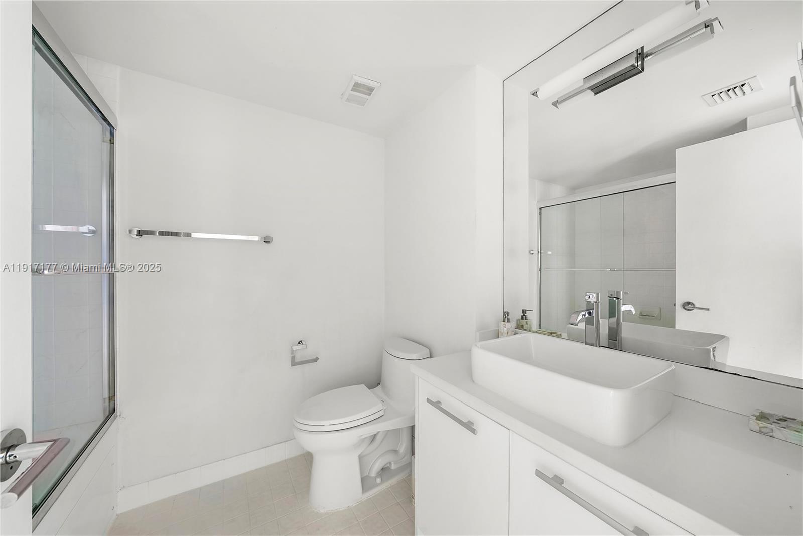 1000 W Island Blvd #2407, Aventura FL 33160