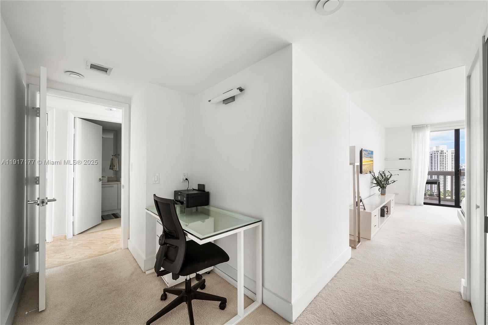 1000 W Island Blvd #2407, Aventura FL 33160