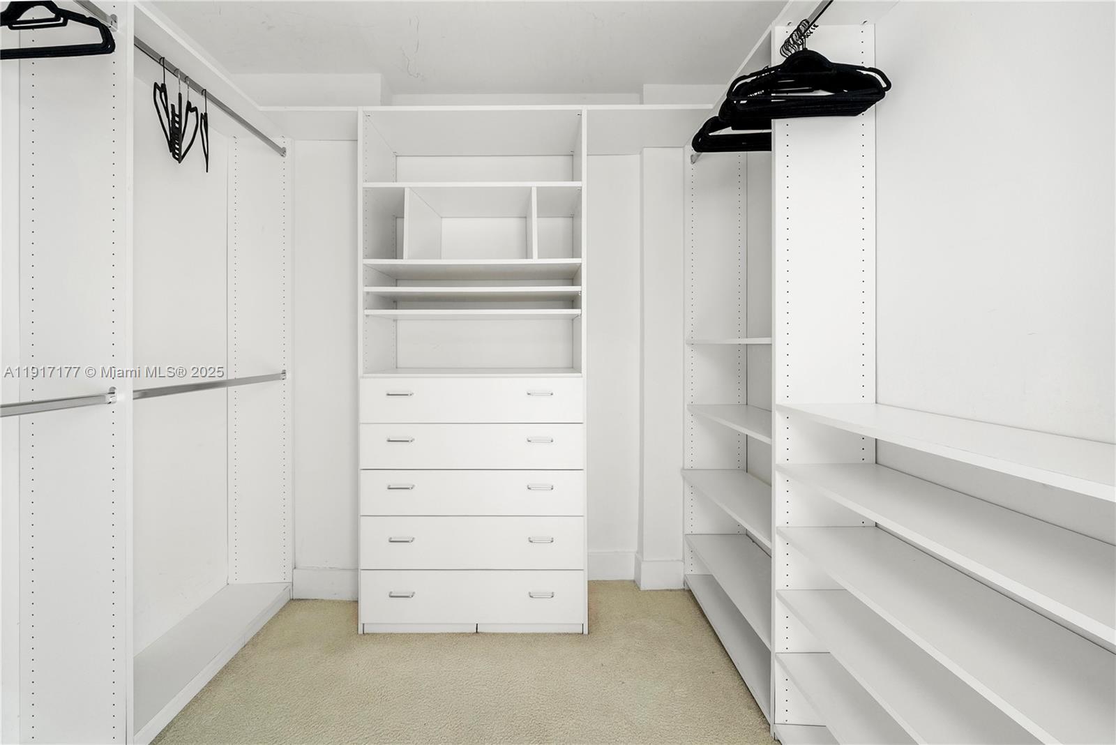 1000 W Island Blvd #2407, Aventura FL 33160