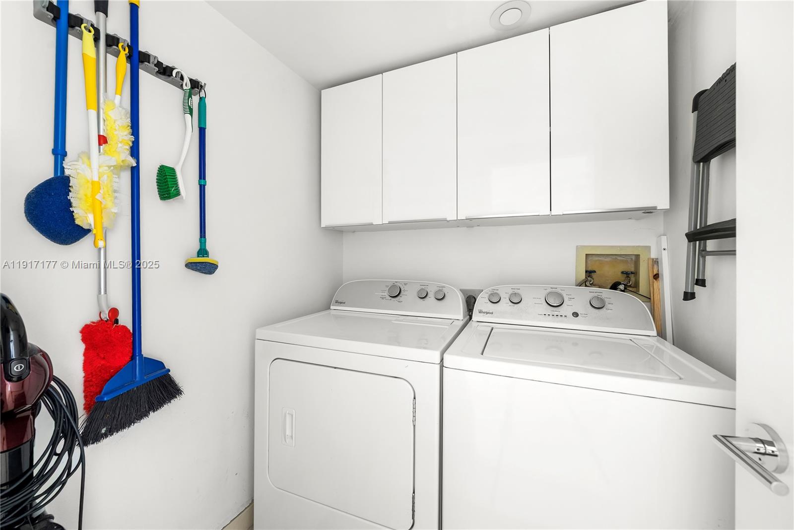 1000 W Island Blvd #2407, Aventura FL 33160