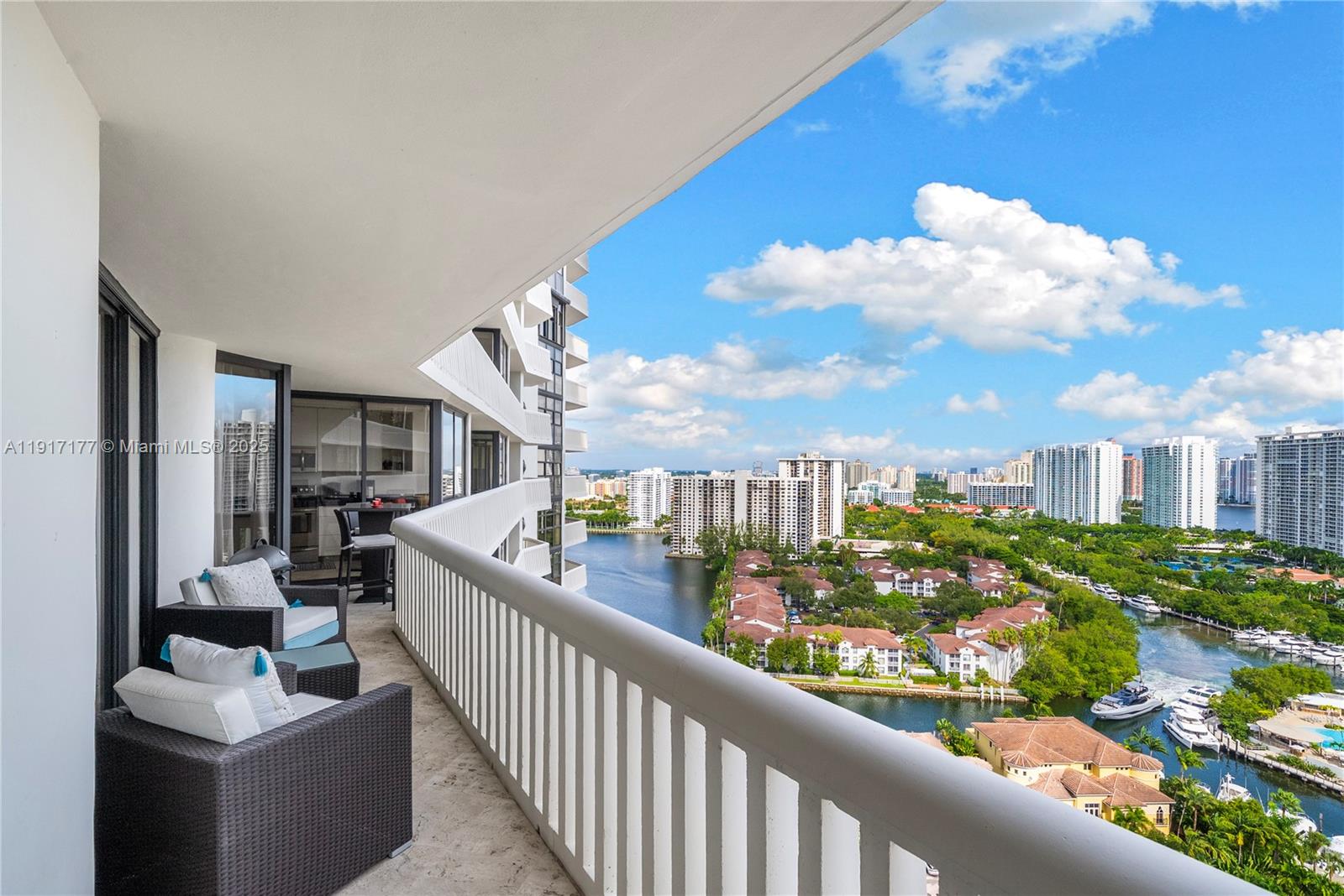 1000 W Island Blvd #2407, Aventura FL 33160