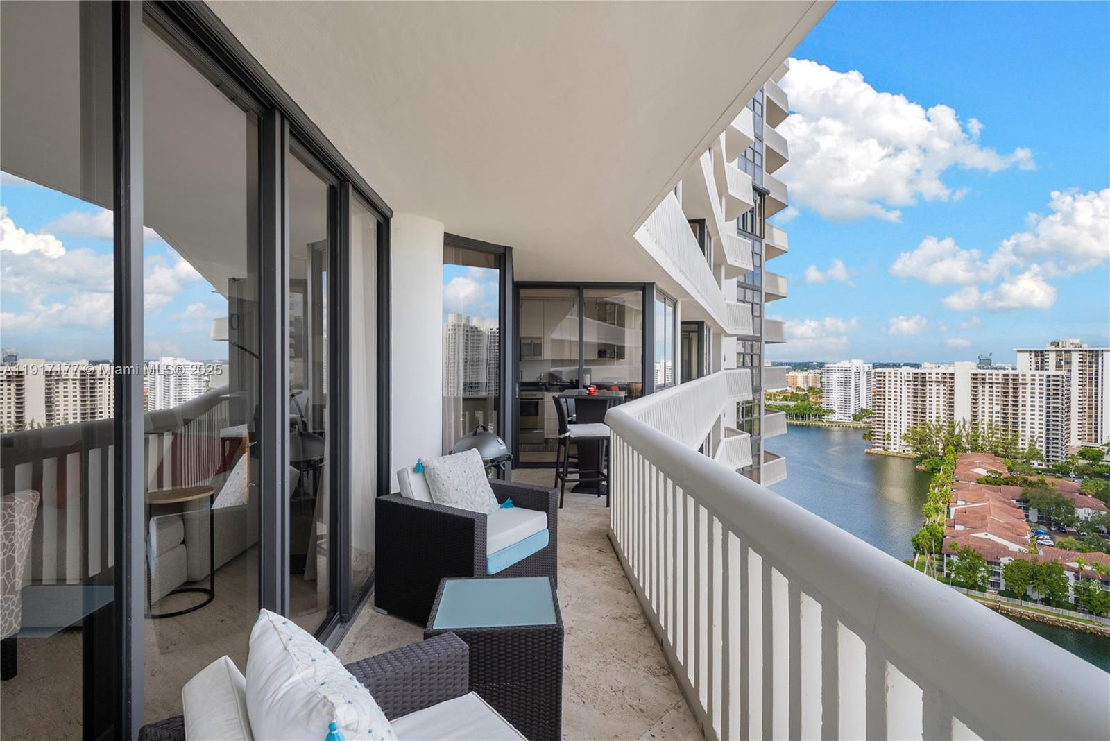 1000 W Island Blvd #2407, Aventura FL 33160