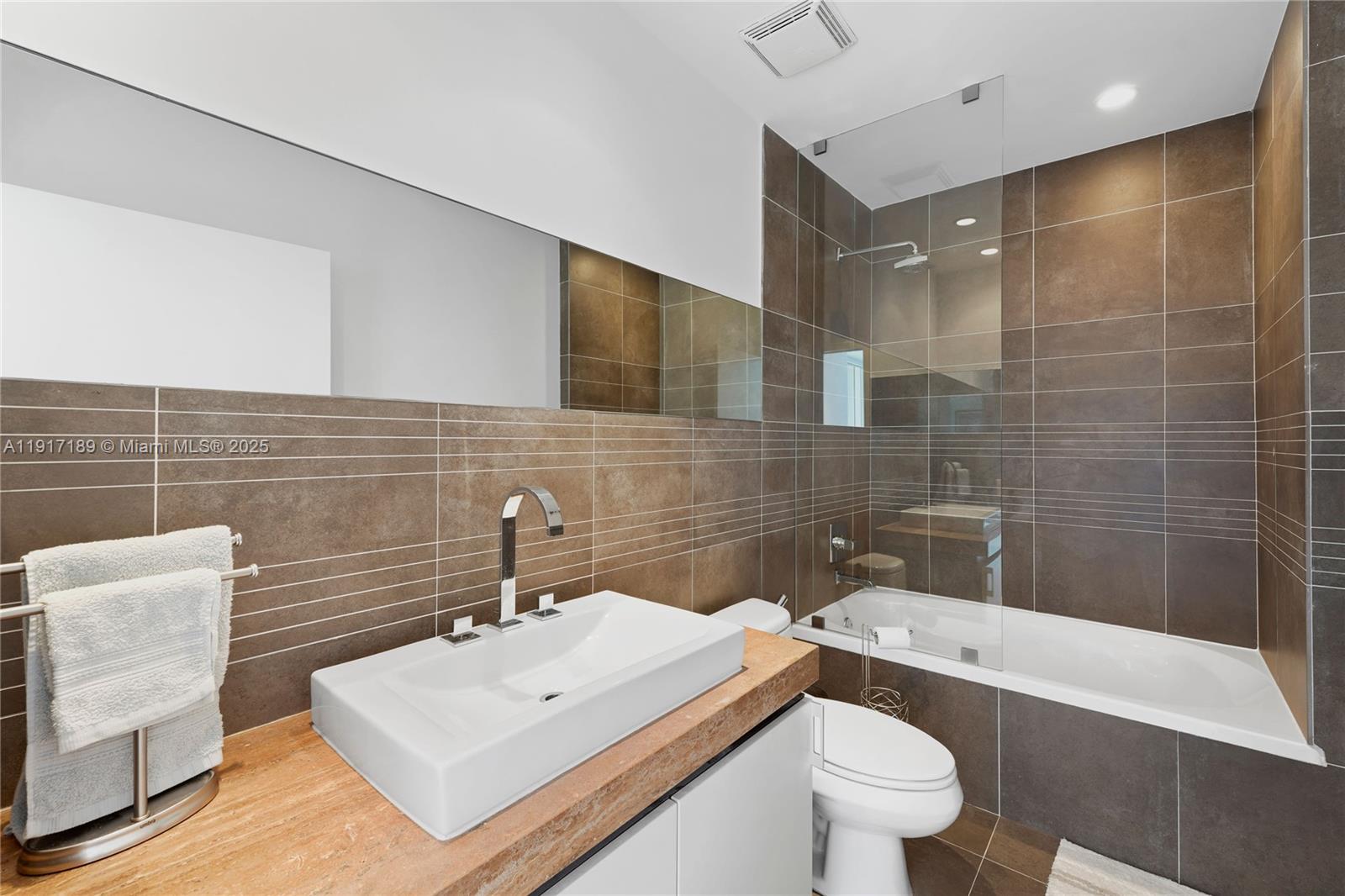 2100 Park Ave #201, Miami Beach FL 33139