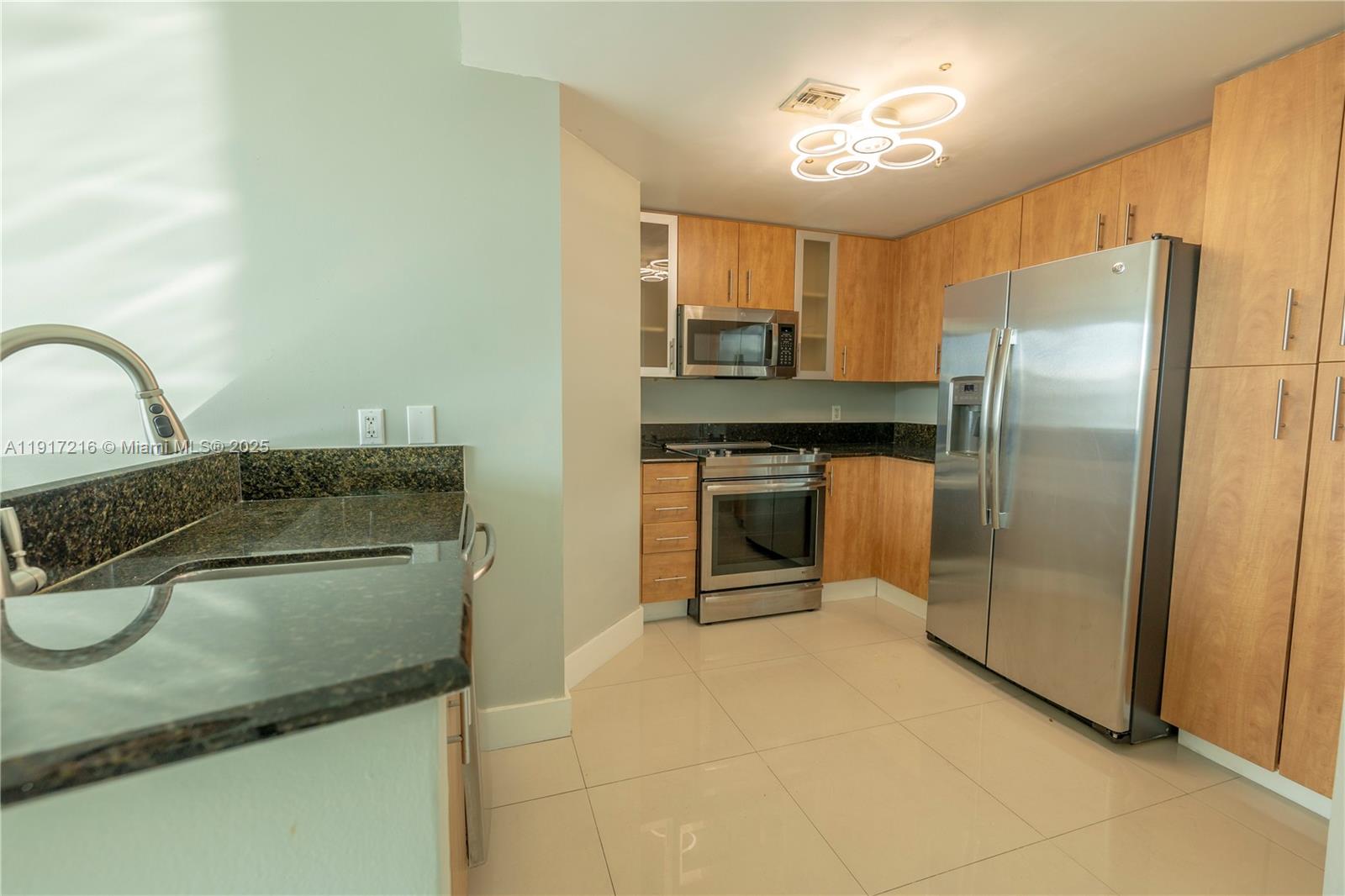 7900 Harbor Island Dr #920, North Bay Village FL 33141