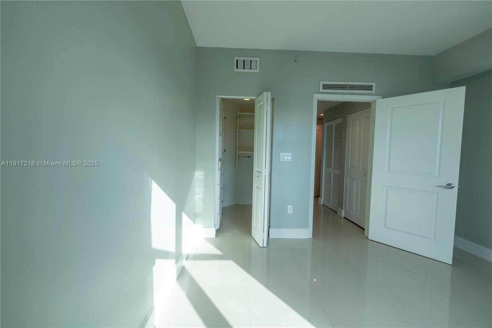 7900 Harbor Island Dr #920, North Bay Village FL 33141