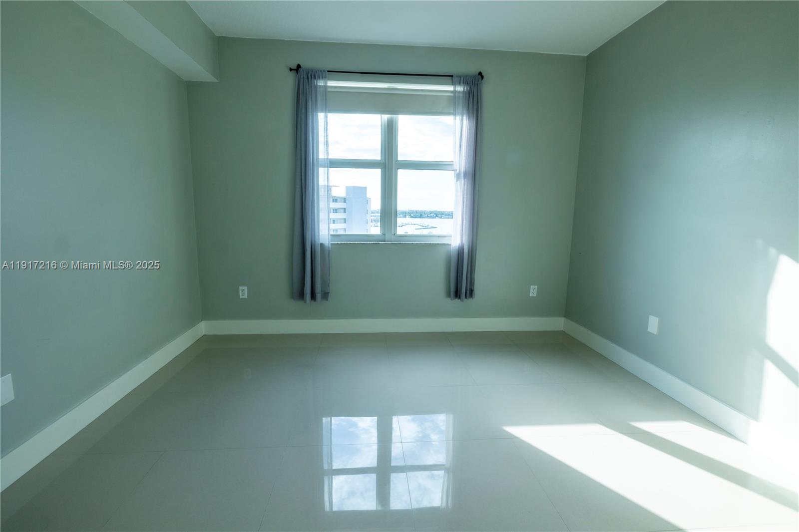 7900 Harbor Island Dr #920, North Bay Village FL 33141