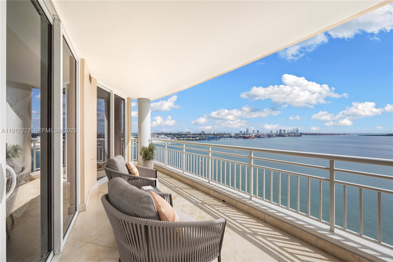 808 Brickell Key Dr #1802, Miami FL 33131