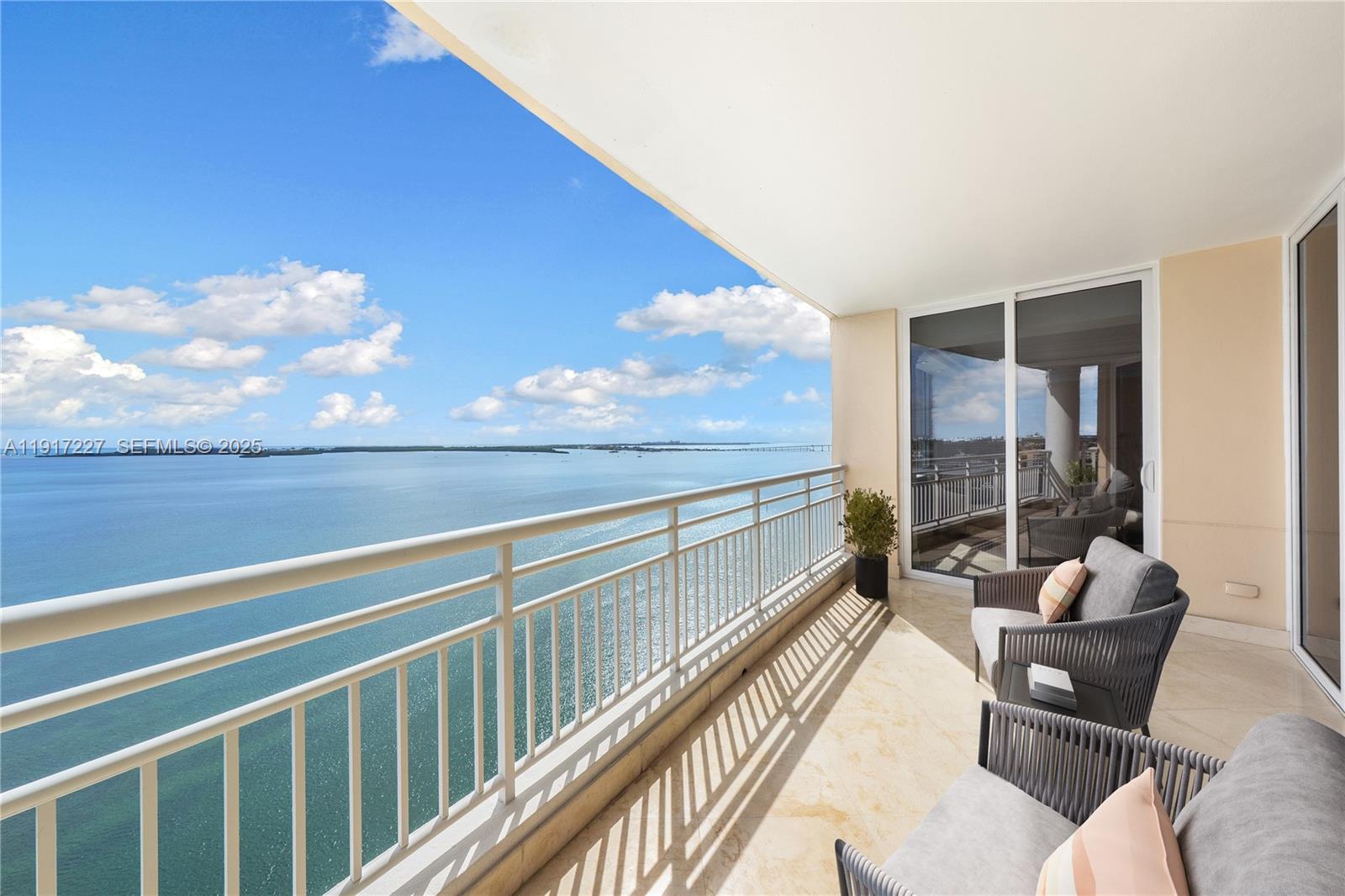 808 Brickell Key Dr #1802, Miami FL 33131