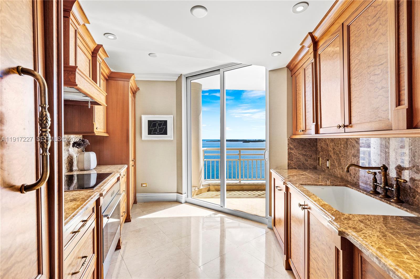 808 Brickell Key Dr #1802, Miami FL 33131