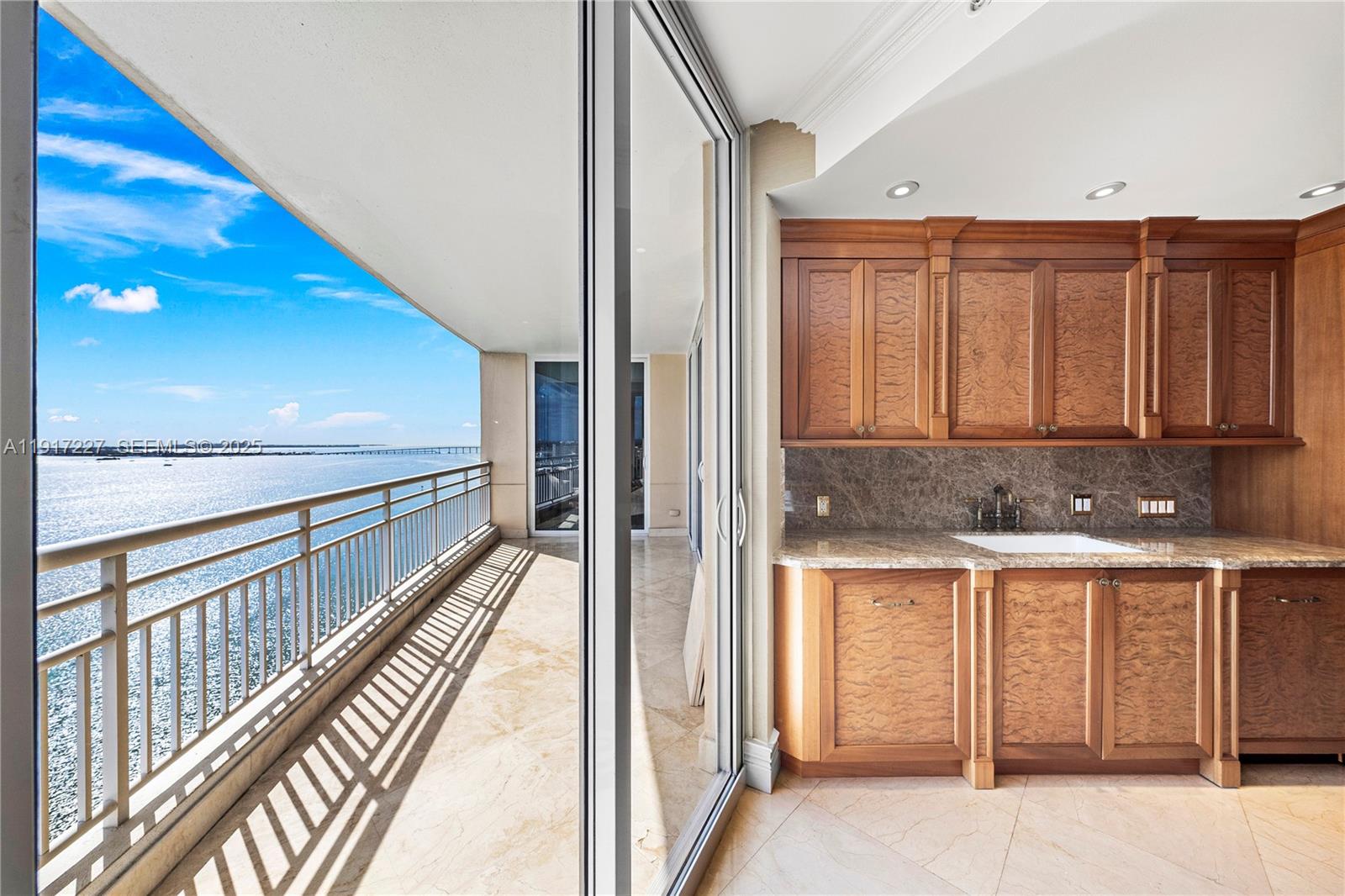 808 Brickell Key Dr #1802, Miami FL 33131