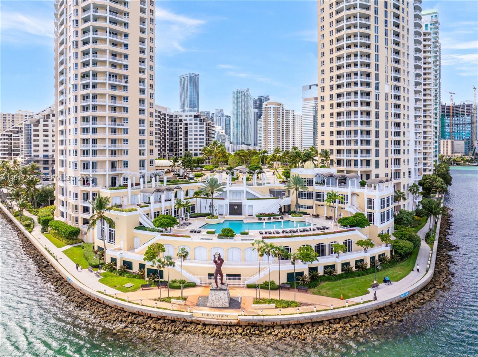 808 Brickell Key Dr #1802, Miami FL 33131