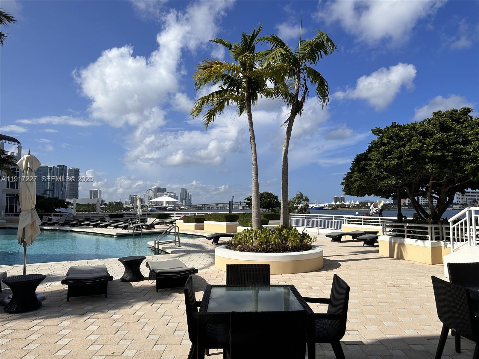 808 Brickell Key Dr #1802, Miami FL 33131