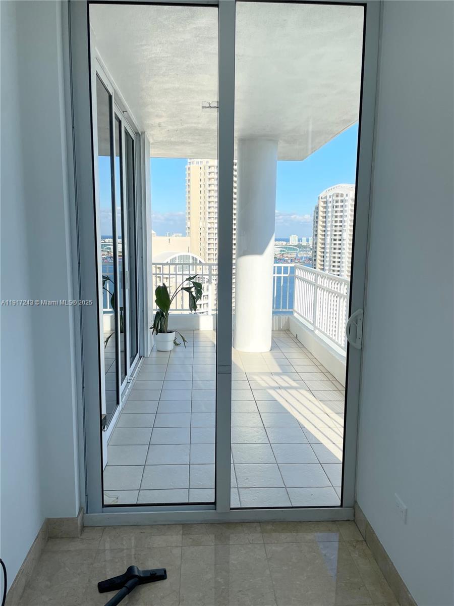 801 Brickell Key Blvd #3211, Miami FL 33131