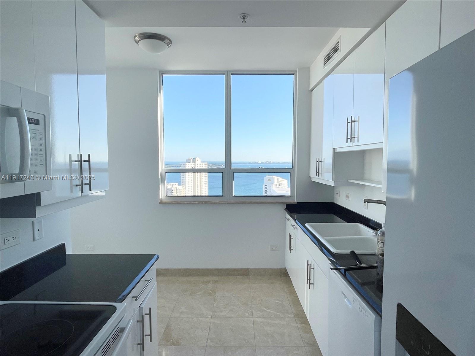 801 Brickell Key Blvd #3211, Miami FL 33131