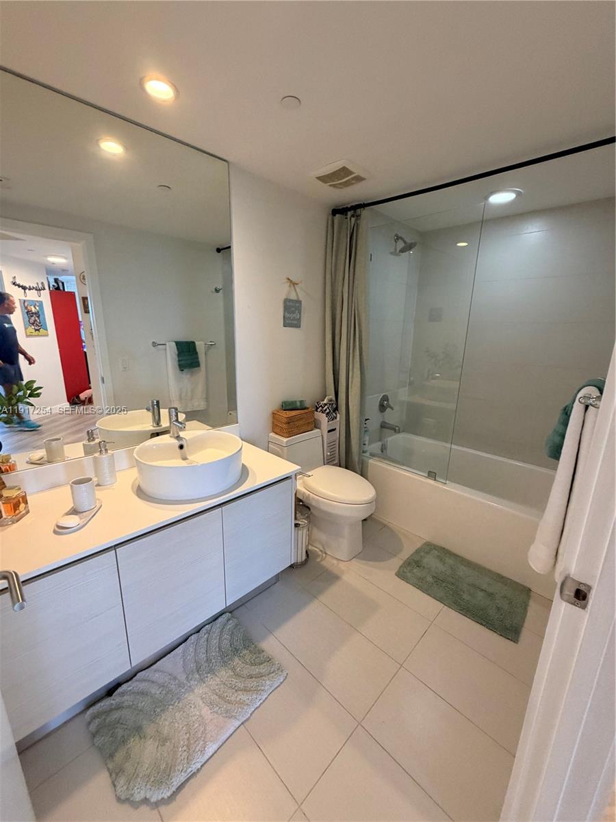 4250 Biscayne Blvd #902, Miami FL 33137