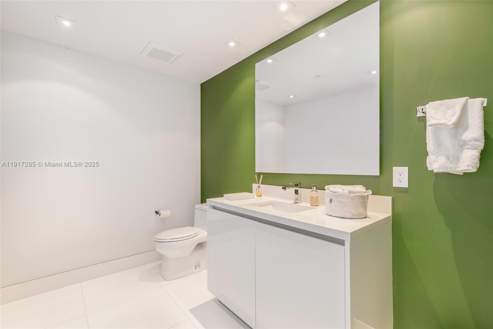 1 Collins Ave #207, Miami Beach FL 33139