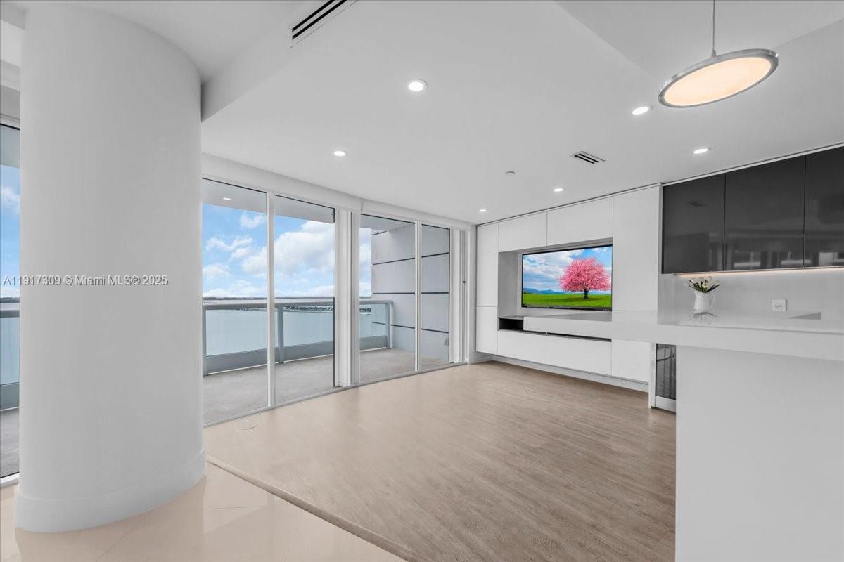 2127 Brickell Ave #1701, Miami FL 33129