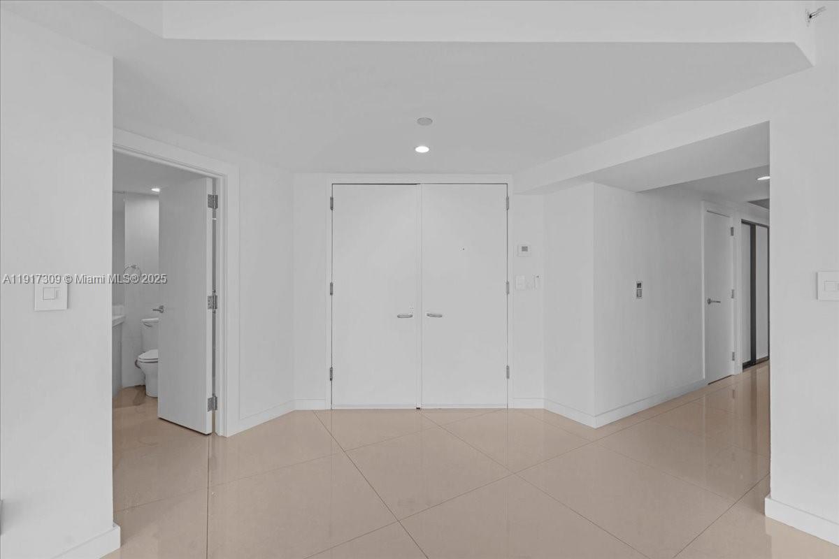 2127 Brickell Ave #1701, Miami FL 33129